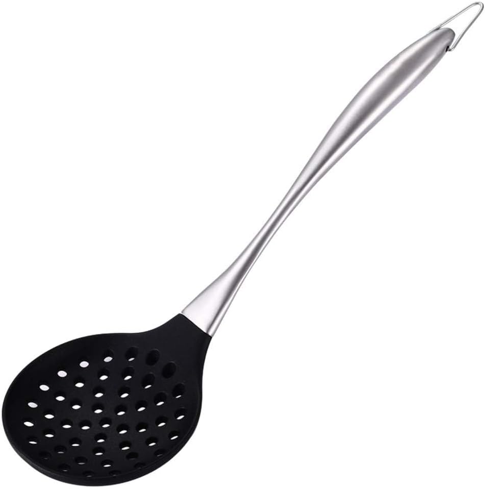 honglida-silicone-wok-skimmer-non-scratch-slotted-spoon-for-cooking-frying-01 A modern Honglida silicone wok skimmer with a black head and stainless steel handle, resting in a nonstick pan.